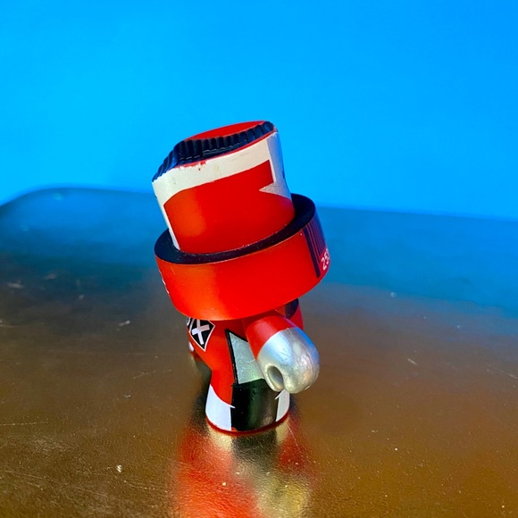 KIDROBOT FATCAP SERIES 1 ARTIST ZETA 2006 RED CHARACTER 2” - Picture 9 of 12